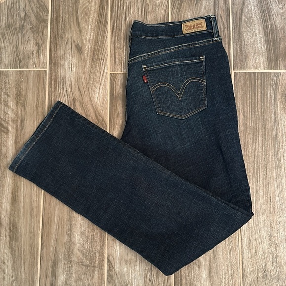 Levi’s Straight Leg Jeans - Picture 6 of 7
